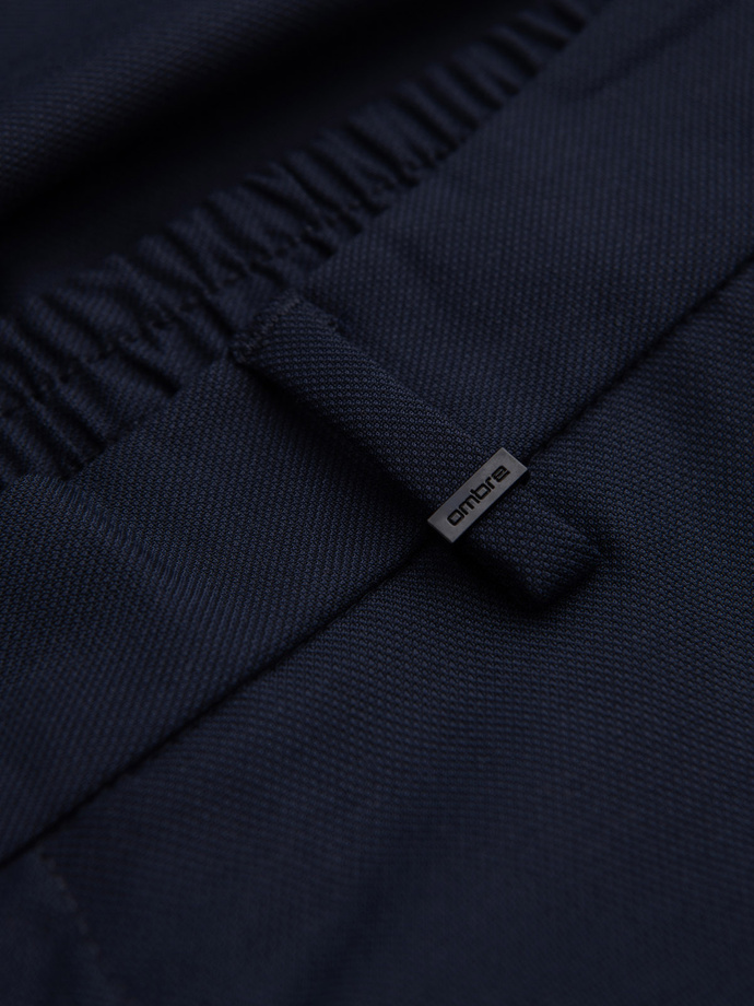 Vyriškos chino kelnės su elastine juosta SLIM FIT - tamsiai mėlynos V3 OM-PACP-0157