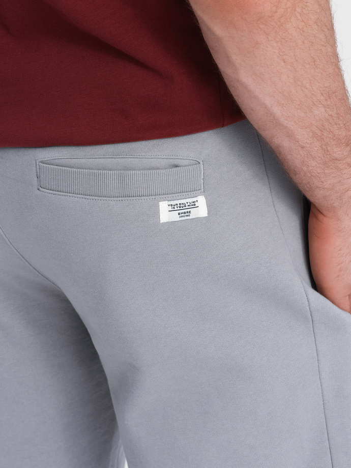 Pantaloni scurți tricotați pentru bărbați cu cordon în talie și buzunare - gri V8 OM-SRBS-0139