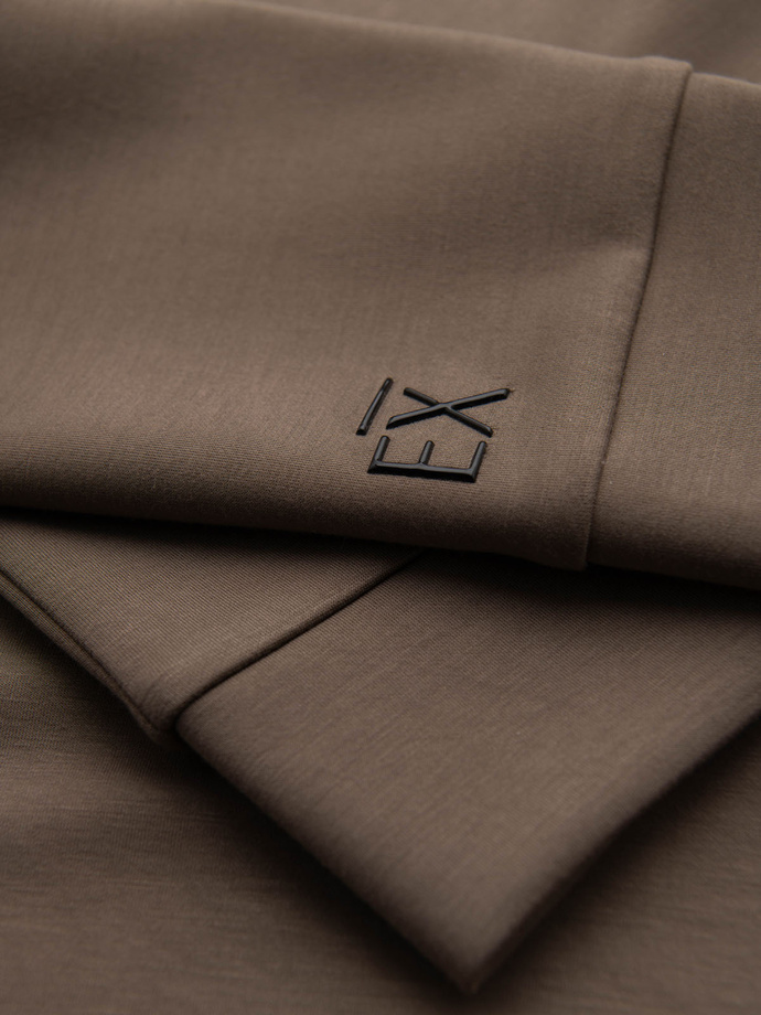 Pánska mikina s kontrastnou potlačou a vysokým golierom - sivo-hnedá V3 OM-SSZP-0211