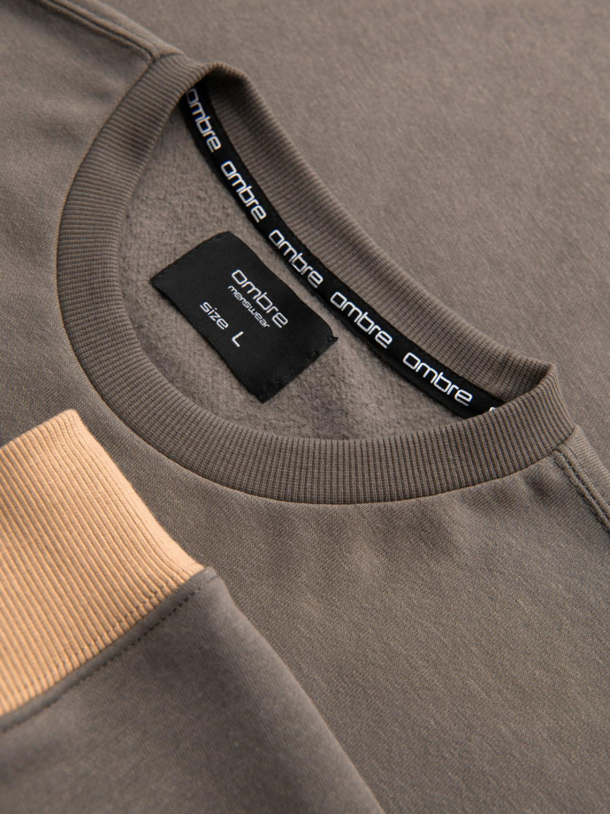 Pánska mikina OVERSIZE s kontrastnou farebnou kombináciou - khaki V7 OM-SSNZ-0130