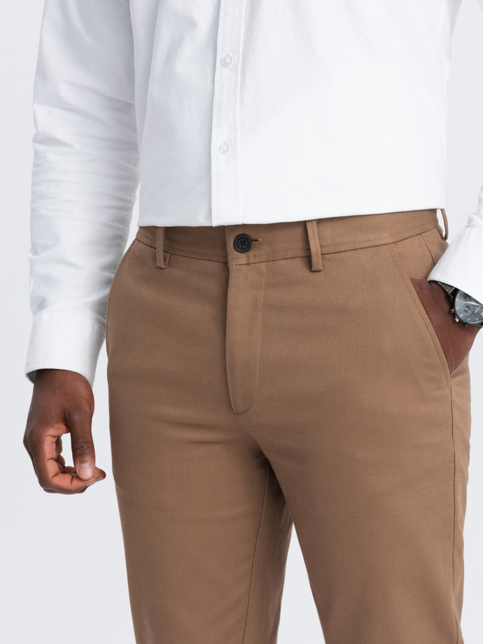 Pánske chino nohavice SLIM FIT s jemnou textúrou - hnedé V2 OM-PACP-0190