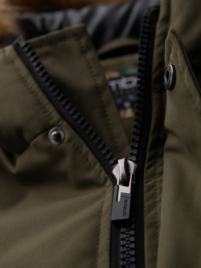 Pánska zimná bunda Aljaška s odnímateľnou kožušinou z kapucne - tmavo olivovo zelená V3 OM-JALJ-0148