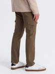 Pantaloni bărbătești REGULAR din stofă cu buzunare cargo - verde oliv V2 OM-PACG-0178