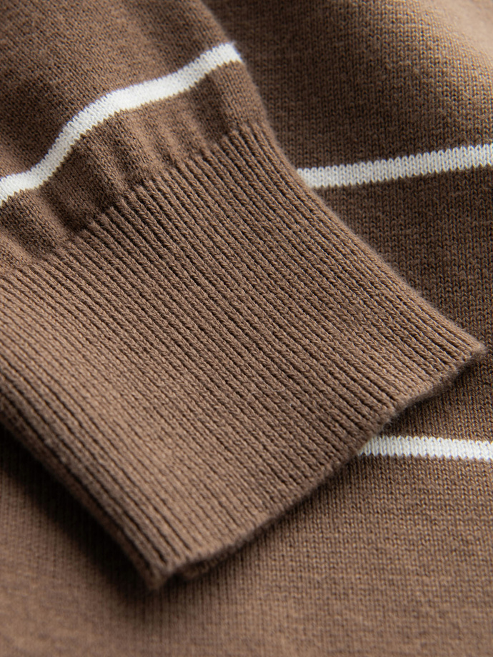 Pánský ležérní svetr s vodorovnými pruhy - hnědý V3 OM-SWSW-0143