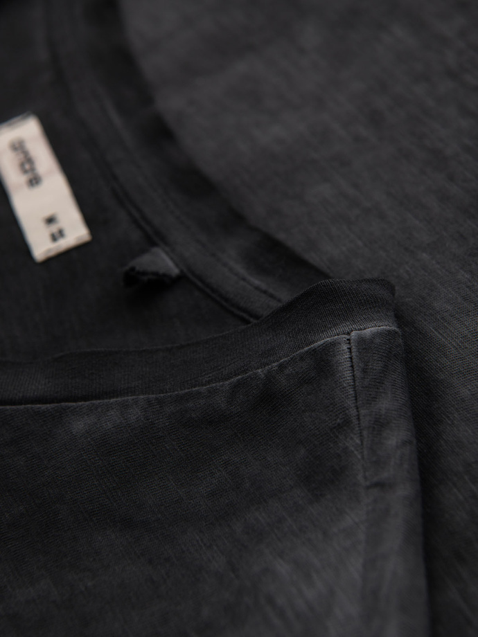 Men's cotton knit V-neck t-shirt with wash effect - black V6 OM-TSWT-0242