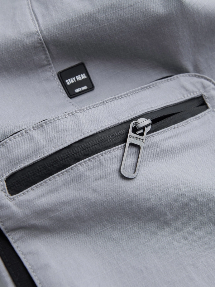 Pánske nohavice JOGGER so stojačikom a cargo vreckami na zips - svetlosivé V8 OM-PAJO-0135