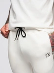 Pantaloni de trening pentru bărbați cu picioare canelate și imprimeu cauciucat - alb V2 OM-PASK-0223