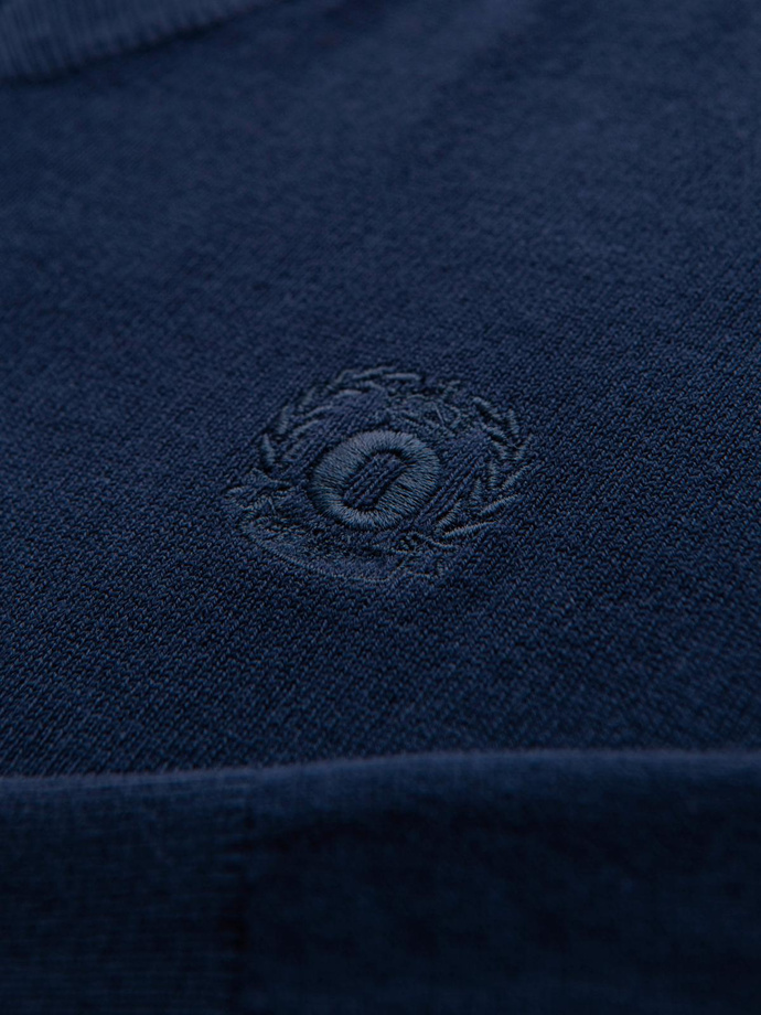 Elegantní pánský svetr s výstřihem - tmavě modrý V22 OM-SWBS-0107