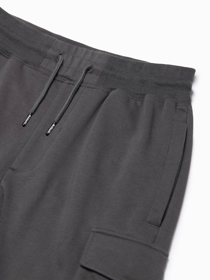 Pánske šortky s cargo vreckami - tmavosivé V2 OM-SRSK-0106
