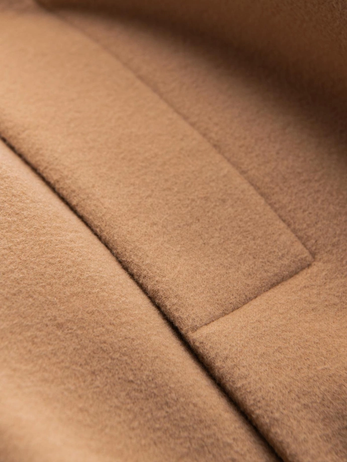 Pánský kabát s asymetrickým zapínáním a vysokým límcem - světle hnědý V4 OM-COWC-0120