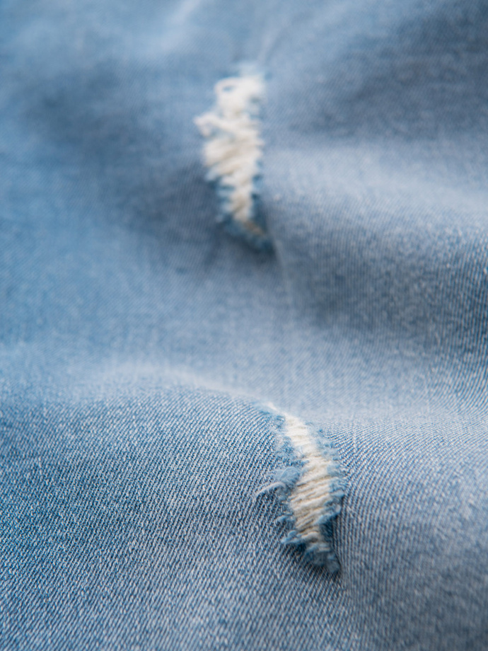 Pantaloni bărbătești SLIM FIT din denim cu frecare - albastru deschis V1 OM-PADP-0255