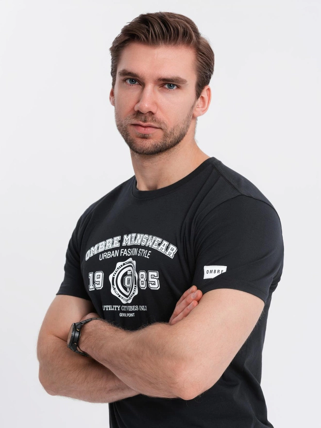 Tricou pentru bărbați cu imprimeu college - negru V2 OM-TSPT-0137