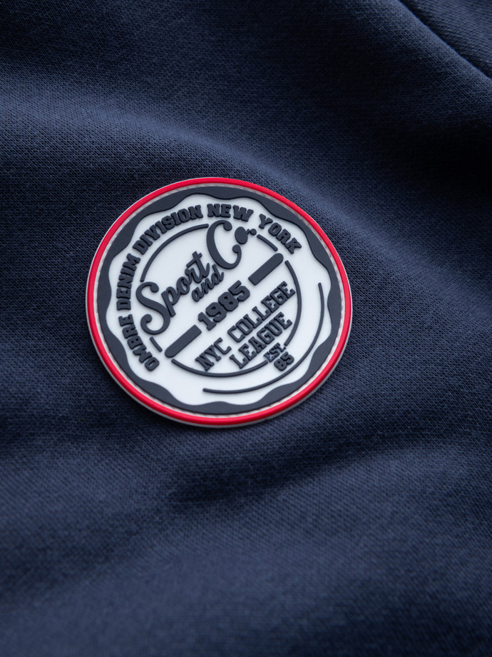 Pánska mikina s nášivkou v univerzitnom štýle - tmavomodrá V2 OM-SSNZ-0134