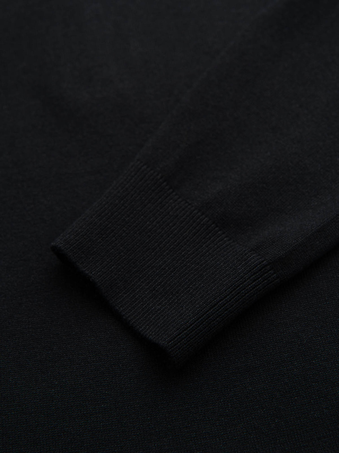 Vyriškas džemperis su viskoze ir platėjančia iškirpte - juodas V2 OM-SWZS-0124