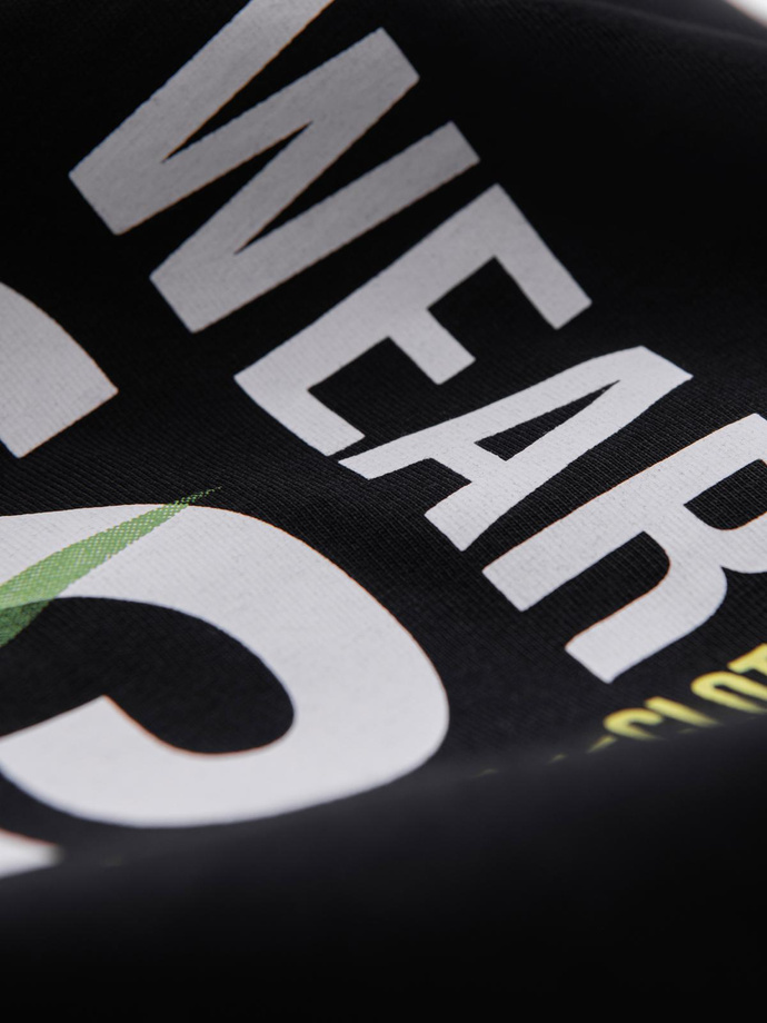 Vyriški medvilniniai marškinėliai su didelėmis raidėmis - juodi V2 OM-TSPT-0193