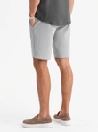Vyriški SLIM FIT struktūrizuoti trikotažiniai šortai - šviesiai pilki V4 OM-SRCS-0169